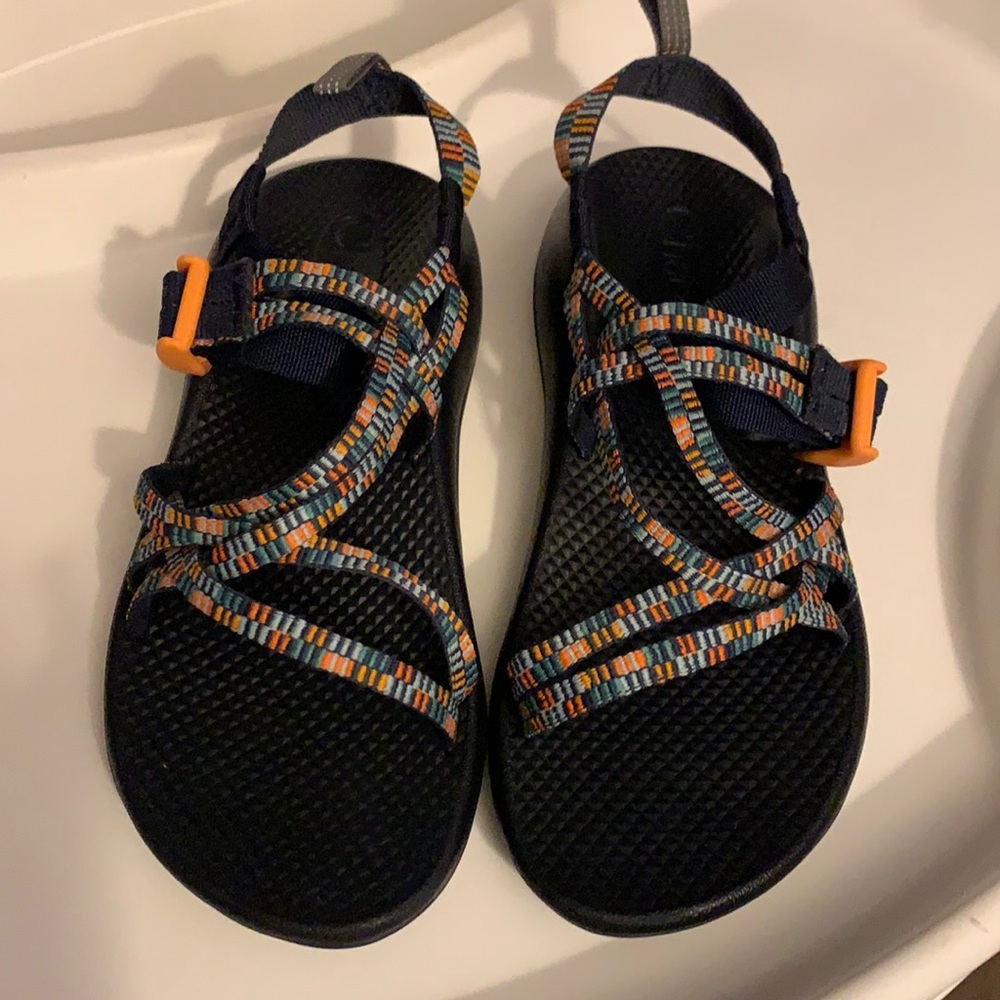 Kids 5/women’s 7 Chacos
